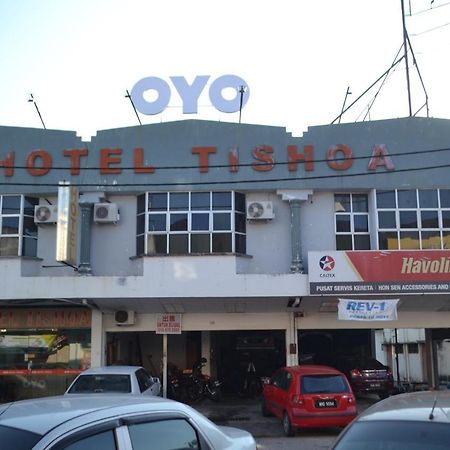 Oyo 89737 Hotel Tishoa Kampong Batu Tiga Ngoại thất bức ảnh