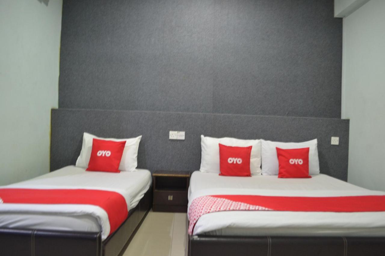Oyo 89737 Hotel Tishoa Kampong Batu Tiga Ngoại thất bức ảnh