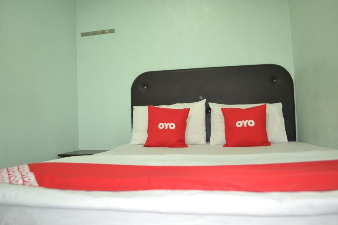 Oyo 89737 Hotel Tishoa Kampong Batu Tiga Ngoại thất bức ảnh