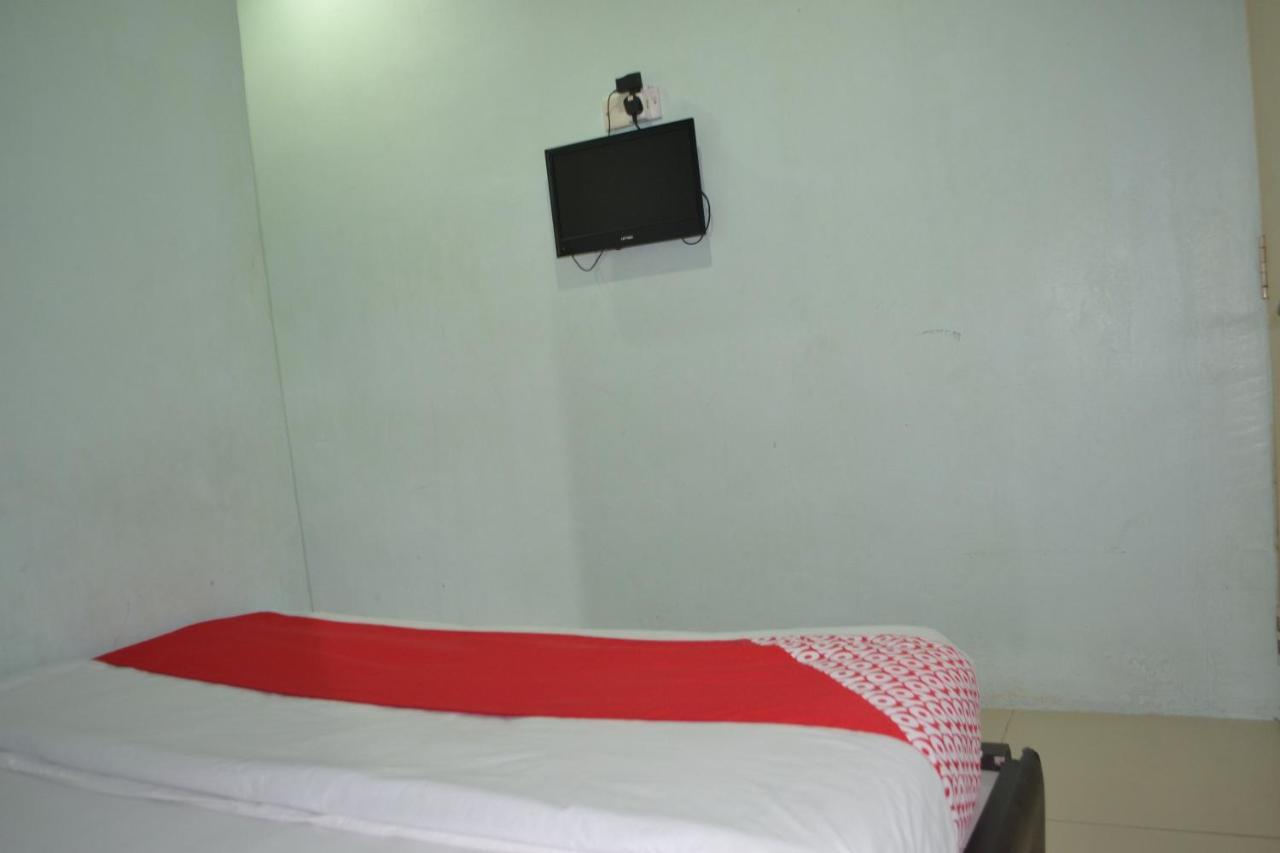 Oyo 89737 Hotel Tishoa Kampong Batu Tiga Ngoại thất bức ảnh